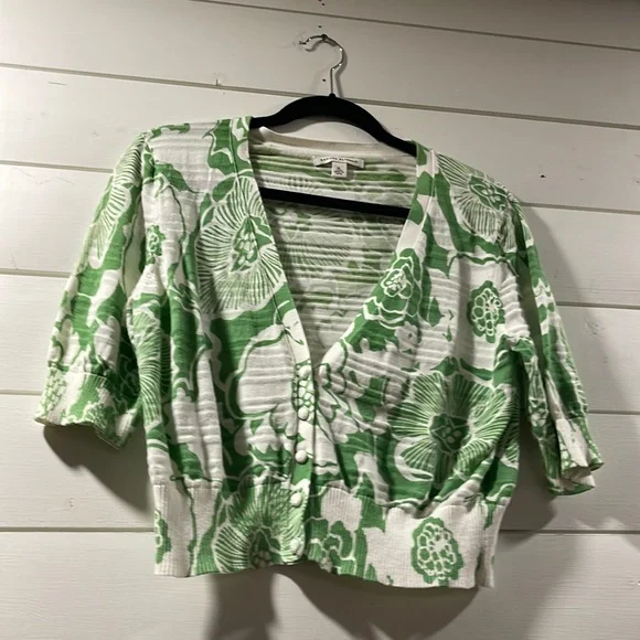 Banana Republic sweater. Almost cropped. Size xl. Amazing condition - Picture 1 of 2